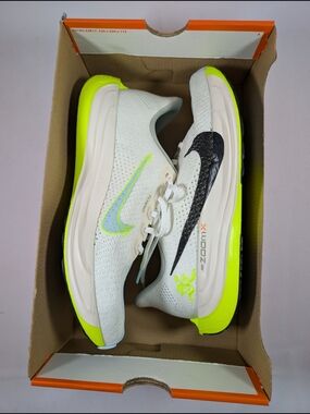 Nike Pegasus Pluss Men Size 8.5 HQ3451 101 Box No Lid